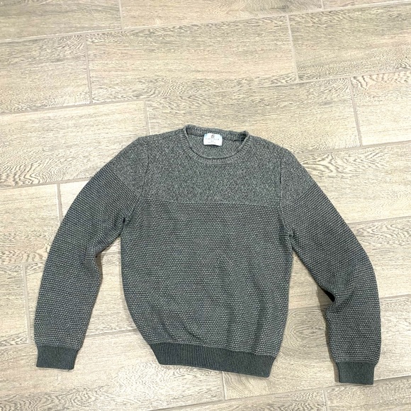 Class/Club Gray Sweater - Picture 1 of 4